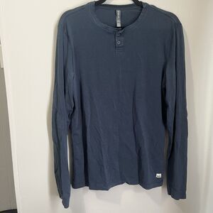 Vuori Shirt Mens Medium Navy Blue Henley Long Sleeve Pima Cotton Stretch